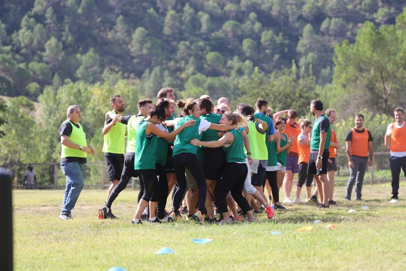 Jugadores disputando un encuentro amistoso